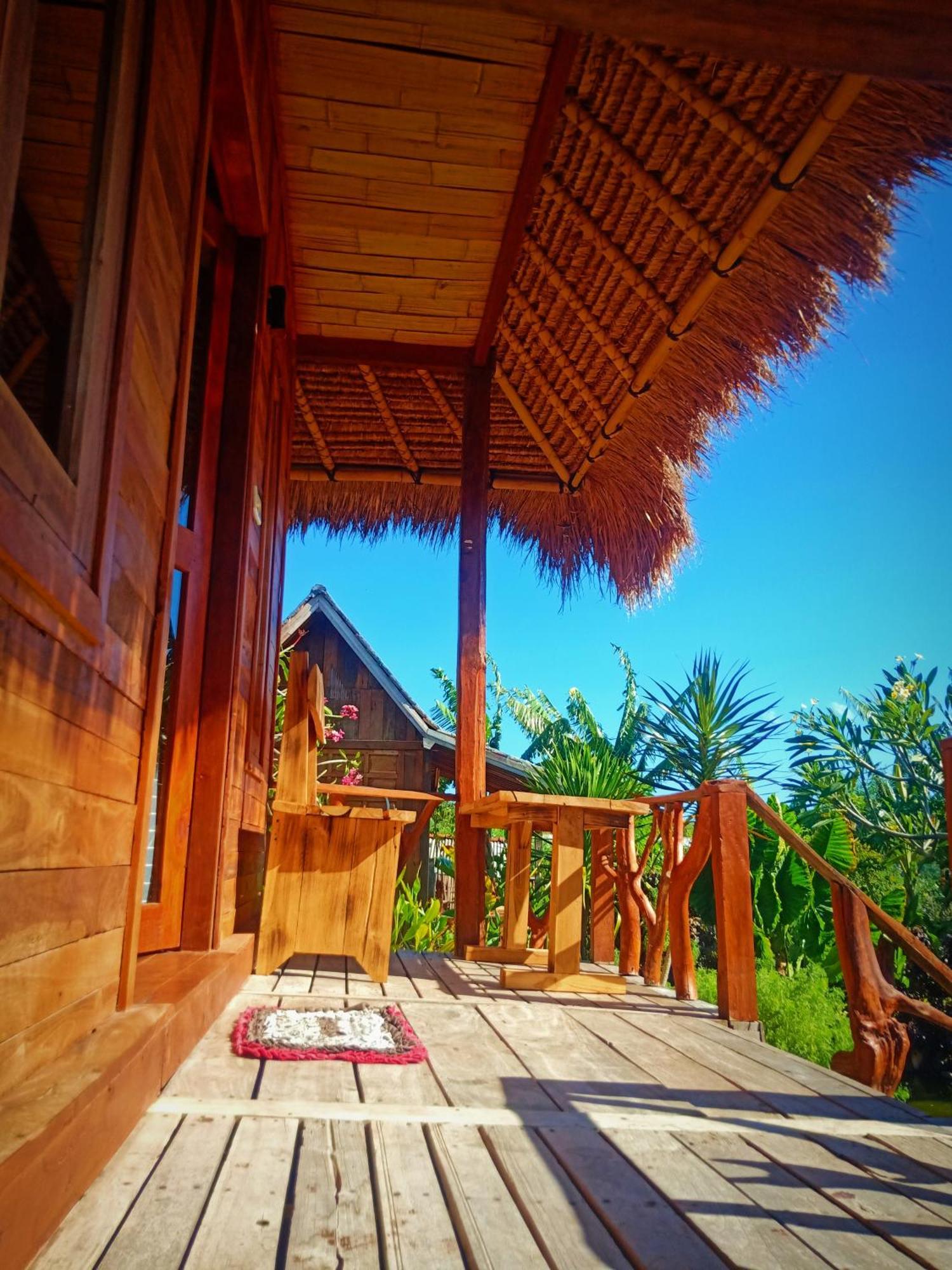 Umah Kayu 2-Menjangan Homestay Banyuwedang Luaran gambar